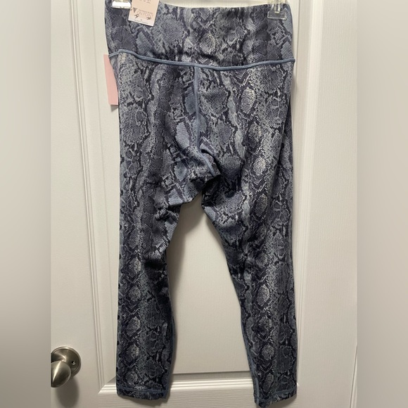 Victoria Secret On Point Blue Snakeskin Leggings - Picture 5 of 5